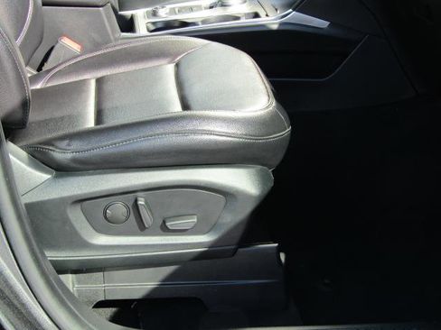 Used 2020 Ford Explorer XLT w/ Equipment Group 202A image 11