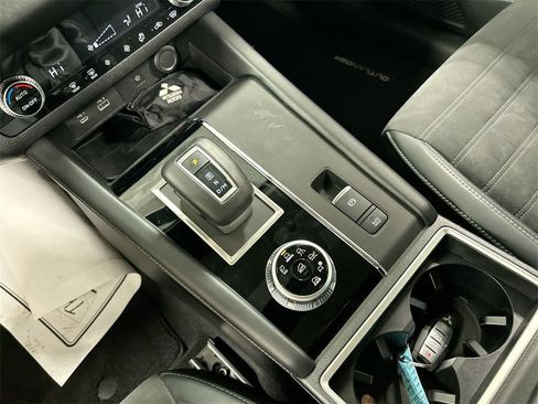 Used 2022 Mitsubishi Outlander SE image 18