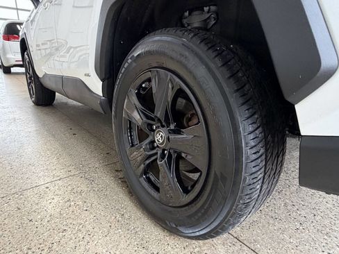 Used 2020 Toyota RAV4 LE image 20