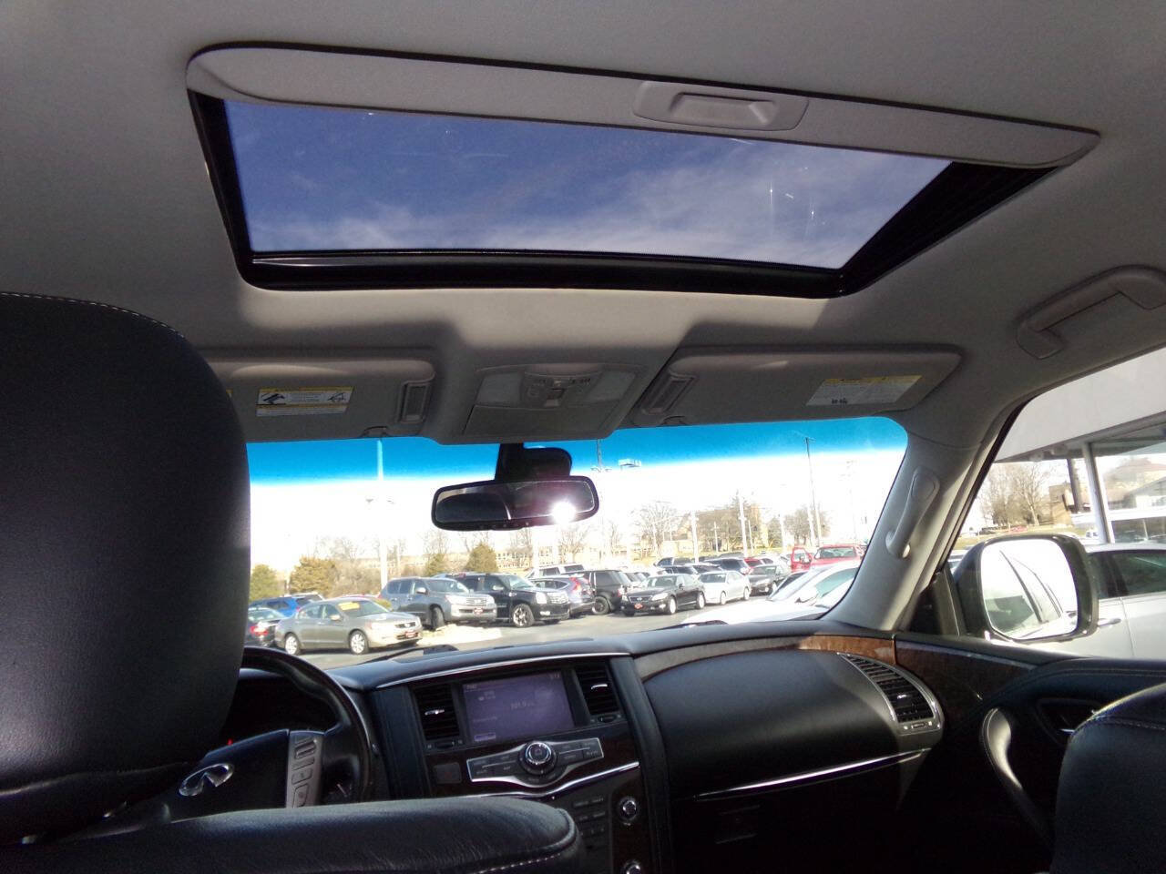 Used 2015 INFINITI QX80 4WD w/ Driver's Assistance Package image 15