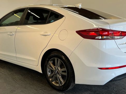 Used 2017 Hyundai Elantra SE FWD image 5