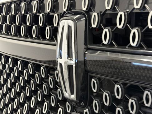 New 2026 Lincoln Navigator Reserve AWD/4WD image 16