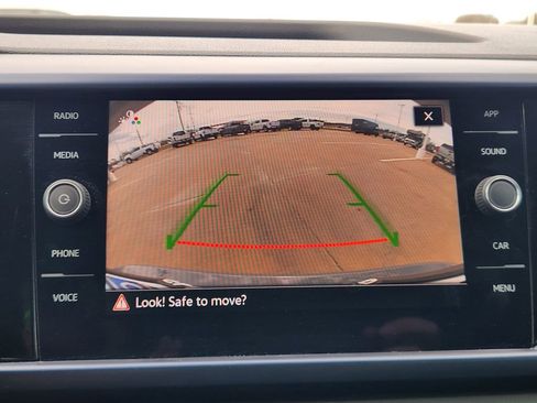 Used 2024 Volkswagen Taos SE image 17