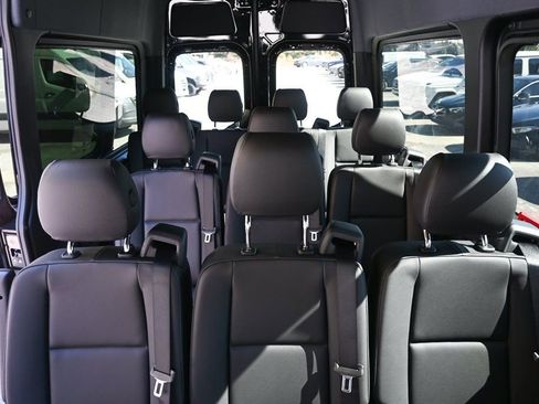 Used 2025 Mercedes-Benz Sprinter 2500 image 17