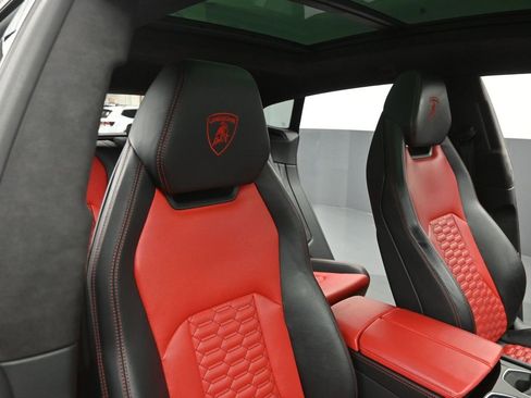 Used 2021 Lamborghini Urus image 32