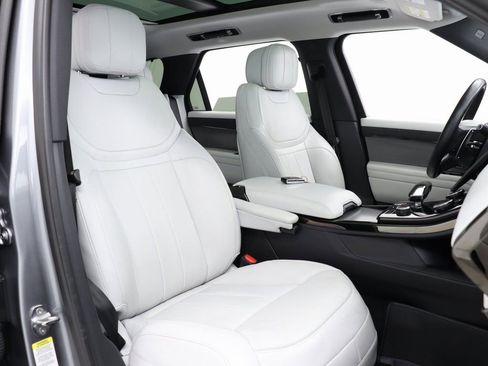 Used 2023 Land Rover Range Rover Sport SE image 31
