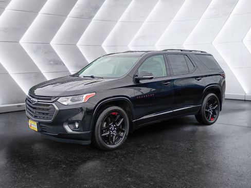 Used 2020 Chevrolet Traverse Premier w/ Redline Edition AWD/4WD image 2
