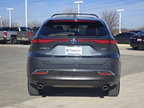 Used 2023 Toyota Venza XLE image 6