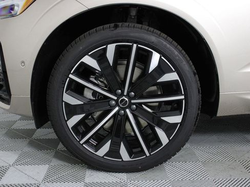 New 2026 Volvo XC60 T8 Ultra w/ Protection Package Premier AWD/4WD image 13