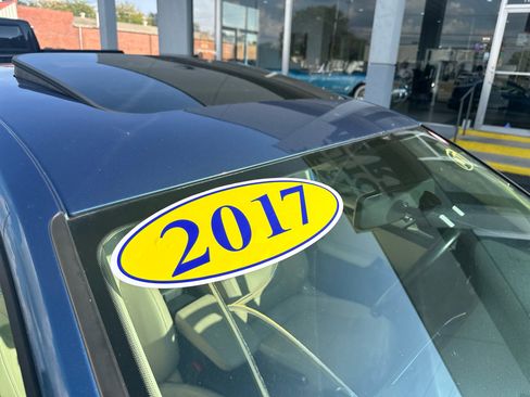 Used 2017 Volkswagen Jetta SE image 4