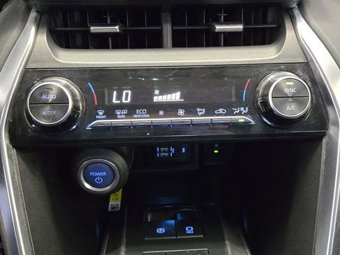 Used 2021 Toyota Venza LE w/ Carpet Mat Package (TMS) AWD/4WD image 20