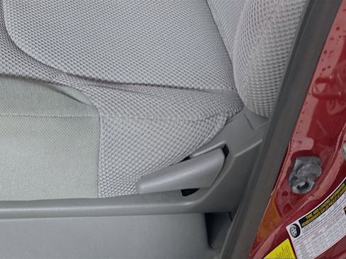 Used 2019 Nissan Frontier SV image 16