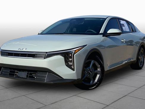 Used 2025 Kia K4 FWD image 1