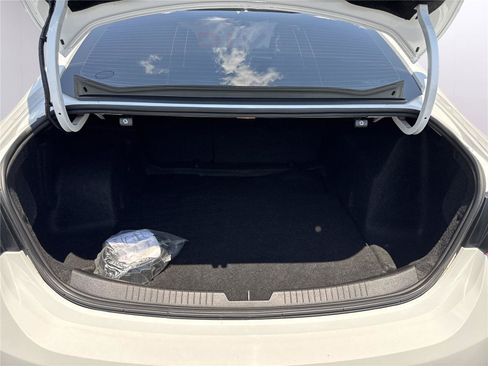 Used 2021 Chevrolet Malibu LT FWD image 10