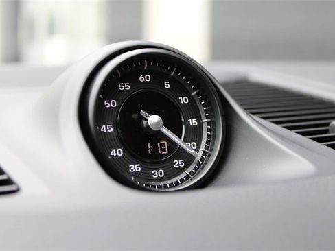 Used 2025 Porsche Cayenne Coupe image 21