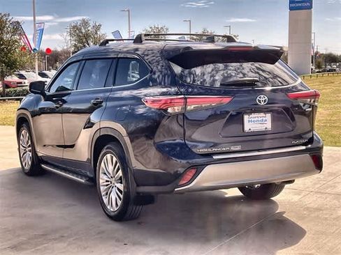 Used 2023 Toyota Highlander Platinum image 5