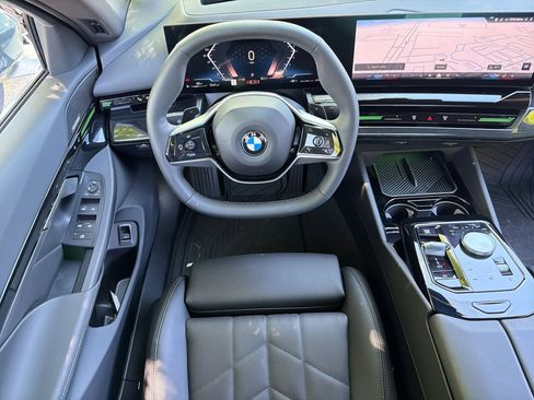 Used 2025 BMW 530i xDrive w/ Premium Package AWD/4WD image 28