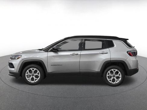 Used 2025 Jeep Compass Latitude AWD/4WD image 3