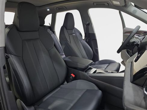 Used 2025 Audi Q5 Premium Plus image 12