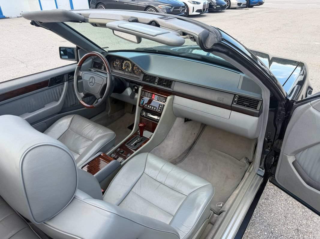 Used 1995 Mercedes-Benz E 320 Convertible image 11