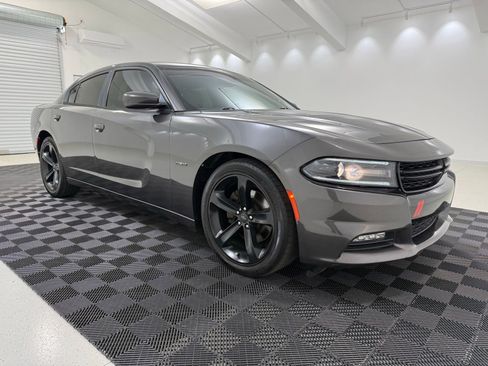 Used 2017 Dodge Charger R/T RWD image 1