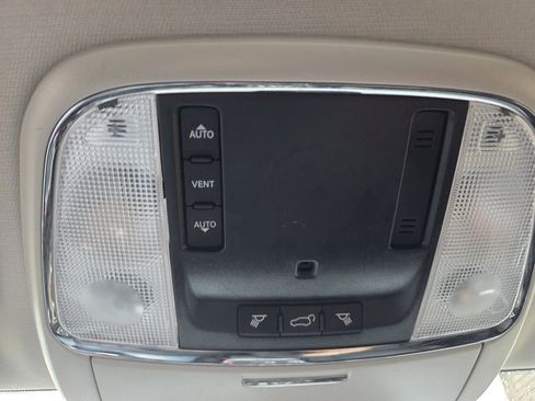 Used 2019 Dodge Durango SXT image 36