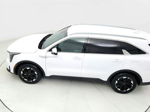 Used 2024 Kia Sorento S FWD image 14