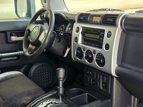 Used 2007 Toyota FJ Cruiser 2WD image 16