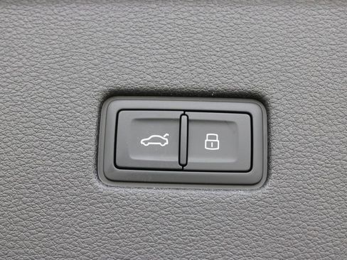 New 2026 Audi SQ8 Prestige AWD/4WD image 32