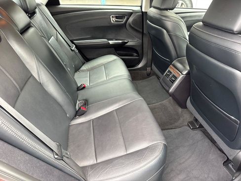 Used 2015 Toyota Avalon XLE Premium w/ Preferred Accessory Package FWD image 17