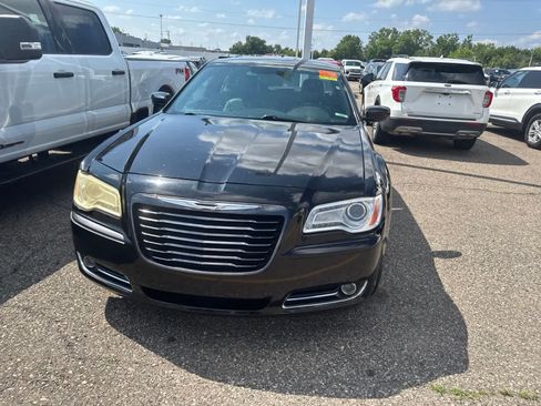 Used 2014 Chrysler 300 AWD w/ Driver Convenience Group image 23