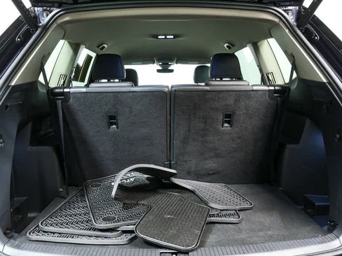 Certified 2025 Volkswagen Atlas SE image 28