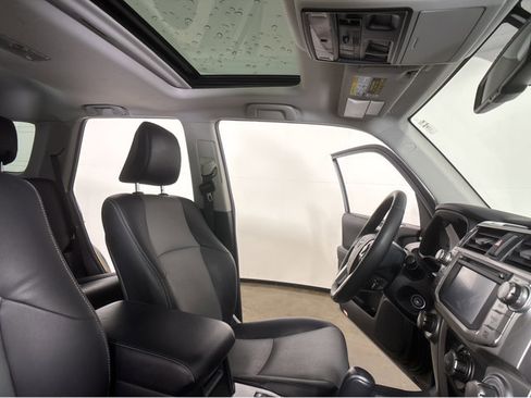 Used 2017 Toyota 4Runner SR5 Premium image 29