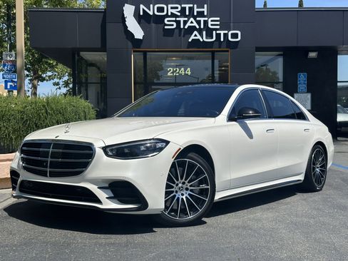 Used 2022 Mercedes-Benz S 580 4MATIC Sedan image 2
