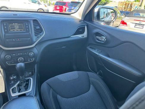 Used 2015 Jeep Cherokee Latitude w/ Trailer Tow Group AWD/4WD image 45