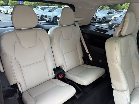 Certified 2025 Volvo XC90 T8 Ultra w/ Protection Package Premier AWD/4WD image 33