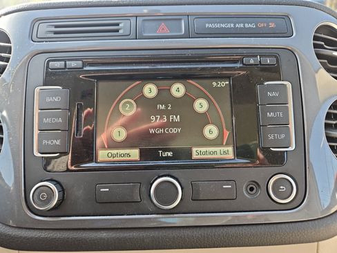 Used 2015 Volkswagen Tiguan SEL image 28