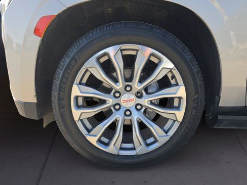 Used 2021 GMC Yukon XL Denali w/ Denali Premium Package RWD image 14