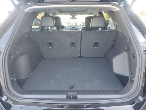 Used 2023 Chevrolet Equinox Premier image 17