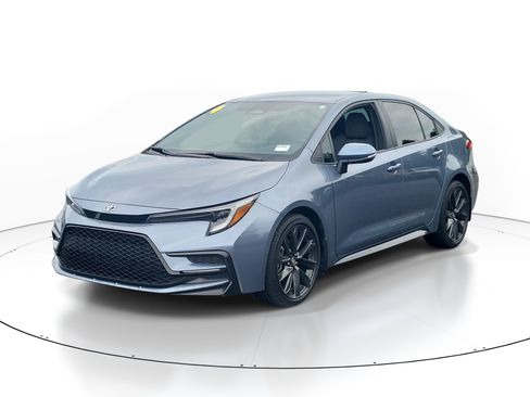 Used 2024 Toyota Corolla SE FWD image 3