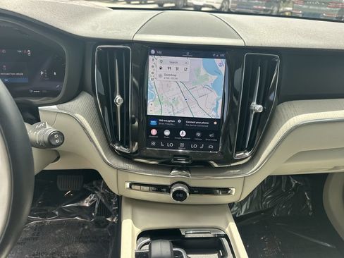 Used 2024 Volvo XC60 B5 Plus w/ Protection Package Premier AWD/4WD image 18