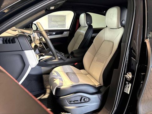 New 2026 Porsche Cayenne Coupe AWD/4WD image 5