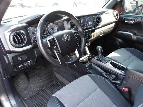 Used 2022 Toyota Tacoma TRD Off-Road AWD/4WD image 9