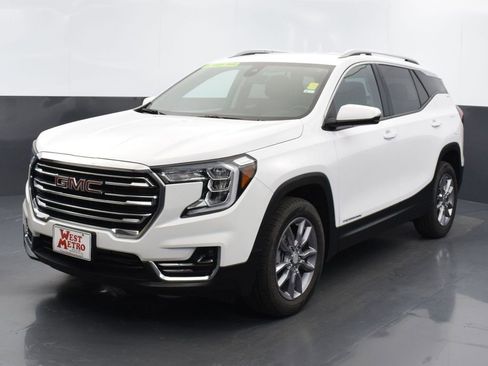 Used 2023 GMC Terrain SLT image 1