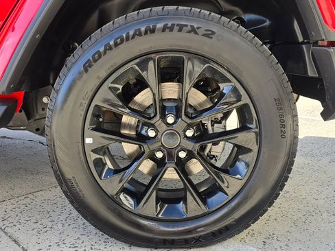 Used 2025 Jeep Wrangler Unlimited Sahara image 15