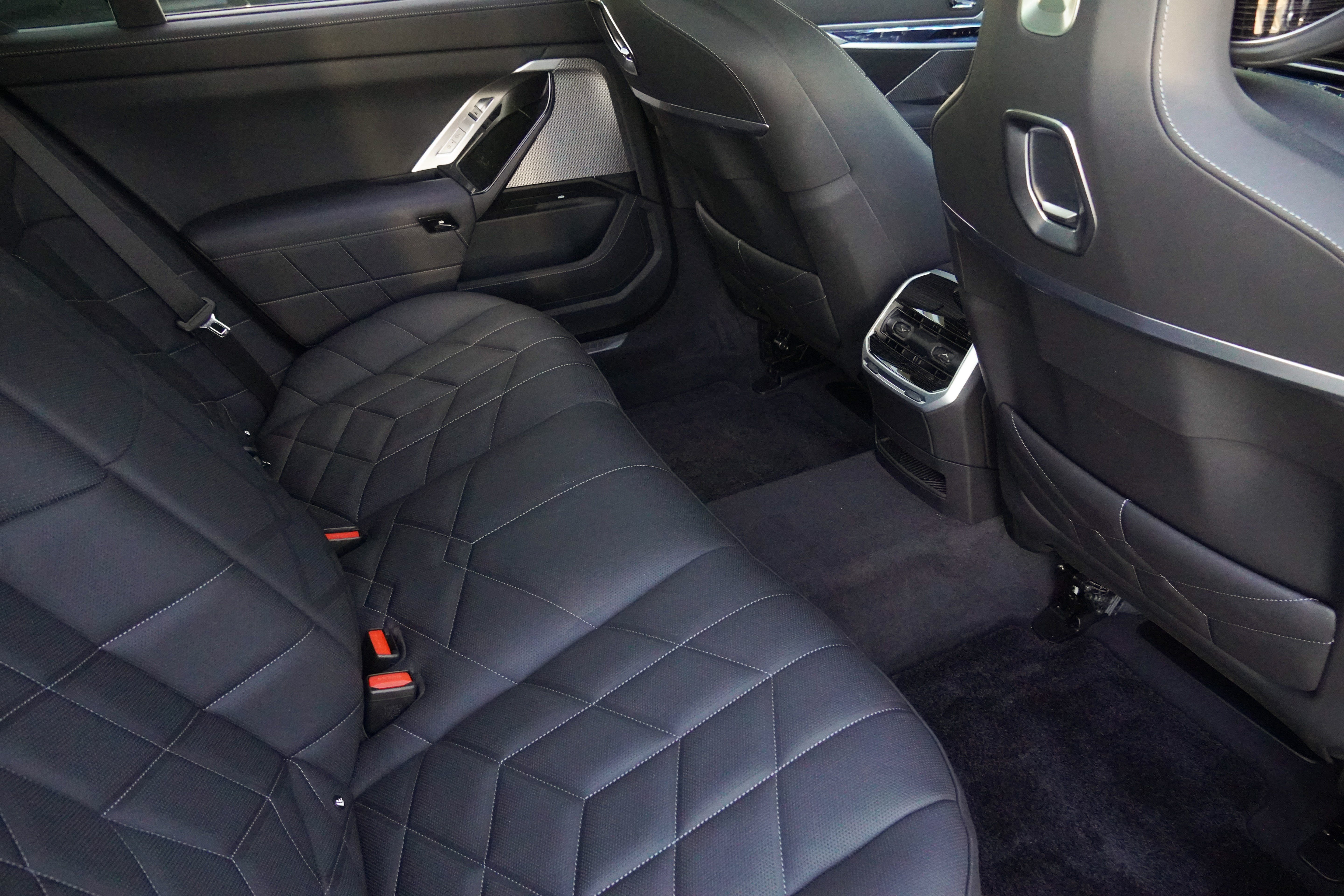 Certified 2024 BMW 740i RWD image 32
