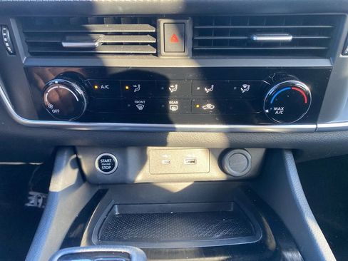 Used 2023 Nissan Rogue S image 27