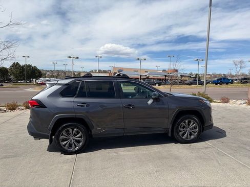 Used 2022 Toyota RAV4 XLE Premium AWD/4WD image 10