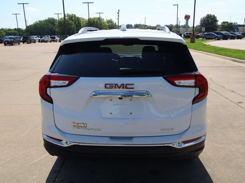 Used 2024 GMC Terrain SLT AWD/4WD image 13