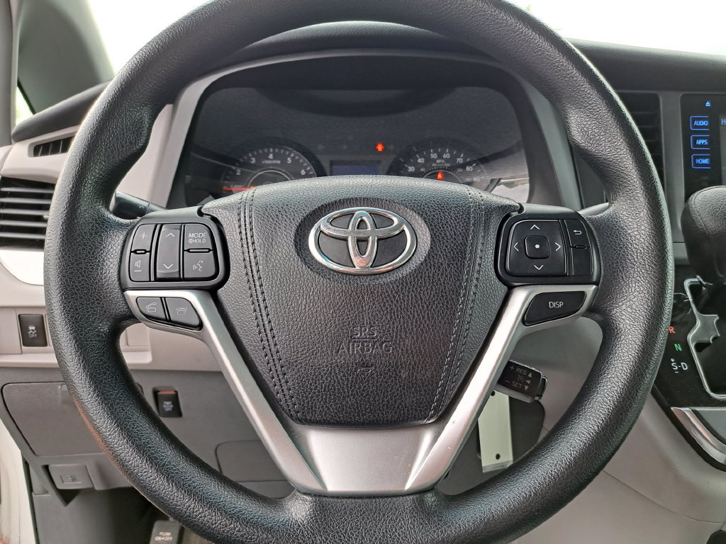 Used 2016 Toyota Sienna LE FWD image 10